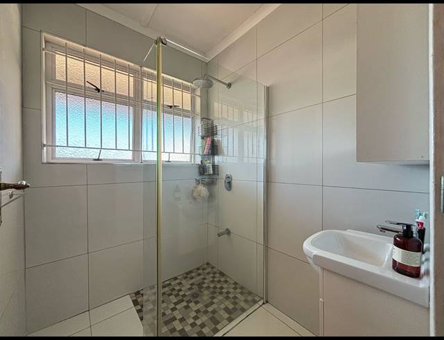 1.5 BEDROOM FLAT FOR SALE IN GLENWOOD